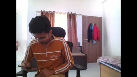 Snapshot of maskboyz2003 chatting on December 18, 4:20 am maskboyz2003 online show from December 18, 4:20 am