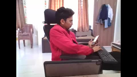 Snapshot of maskboyz2003 chatting on December 22, 4:39 am maskboyz2003 online show from December 22, 4:39 am