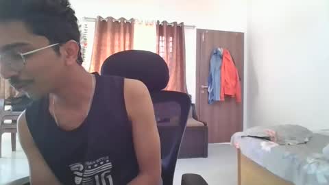 Snapshot of maskboyz2003 chatting on January 16, 4:28 am maskboyz2003 online show from January 16, 4:28 am