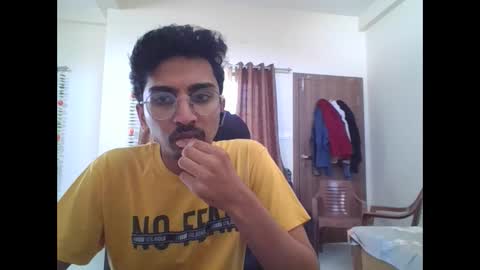 Snapshot of maskboyz2003 chatting on February 13, 8:27 am maskboyz2003 online show from February 13, 8:27 am