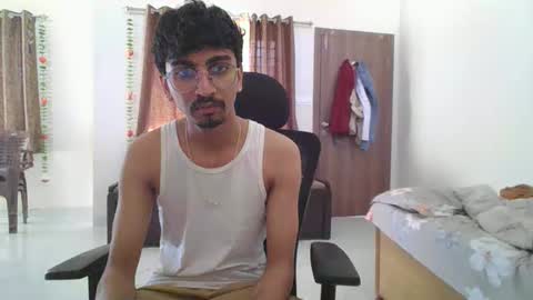 Snapshot of maskboyz2003 chatting on February 16, 4:53 am maskboyz2003 online show from February 16, 4:53 am