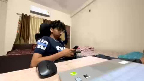 Snapshot of maskboyz2003 chatting on September 22, 5:48 pm maskboyz2003 online show from September 22, 5:48 pm