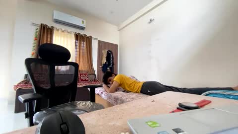 Snapshot of maskboyz2003 chatting on September 25, 5:33 am maskboyz2003 online show from September 25, 5:33 am