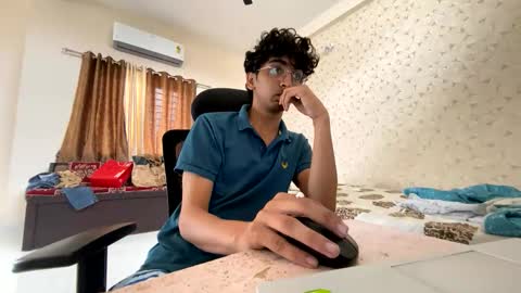 Snapshot of maskboyz2003 chatting on October 29, 2:47 am maskboyz2003 online show from October 29, 2:47 am