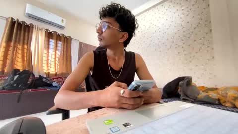 Snapshot of maskboyz2003 chatting on November 5, 3:39 am maskboyz2003 online show from November 5, 3:39 am