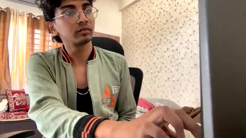 Snapshot of maskboyz2003 chatting on November 25, 4:01 am maskboyz2003 online show from November 25, 4:01 am