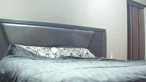 Snapshot of maskedfoxie chatting on June 6, 6:34 pm maskedfoxie online show from June 6, 6:34 pm