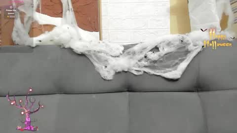 Snapshot of maskedgirl01 chatting on October 30, 7:47 pm Scarlet online show from October 30, 7:47 pm