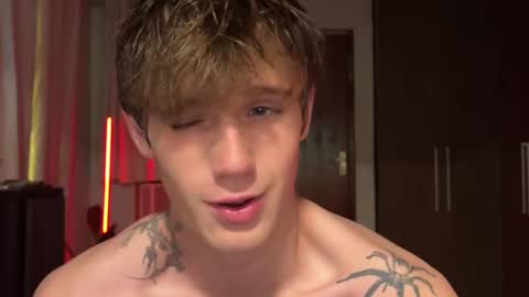 Snapshot of mason_gallagher chatting on December 17, 4:02 pm Mason online show from December 17, 4:02 pm