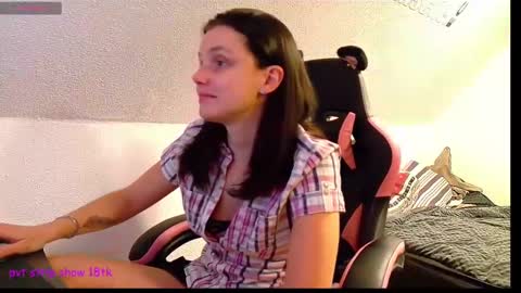 Queeny Kathy  Online at 2030 MEZ Sunday  Wednesday online show from February 21, 8:05 pm