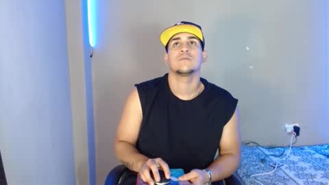 massimo_vidal online show from November 25, 7:47 pm