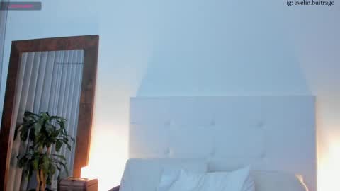 Snapshot of massivecockfuckbunny chatting on February 19, 2:01 am Eve Independent model online show from February 19, 2:01 am