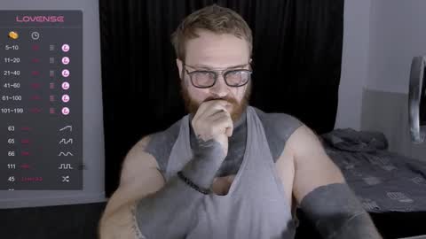 Snapshot of master_oil chatting on December 17, 9:05 pm Huge Alex online show from December 17, 9:05 pm