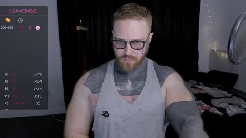 Snapshot of master_oil chatting on December 23, 10:12 pm Huge Alex online show from December 23, 10:12 pm