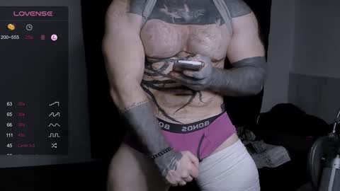 Snapshot of master_oil chatting on January 11, 3:31 pm Huge Alex online show from January 11, 3:31 pm