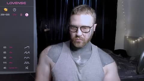 Snapshot of master_oil chatting on February 7, 5:52 am Huge Alex online show from February 7, 5:52 am