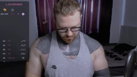 Snapshot of master_oil chatting on March 10, 6:38 am Huge Alex online show from March 10, 6:38 am