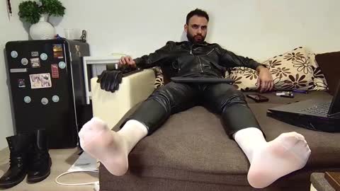 Snapshot of master_roberto333 chatting on December 8, 11:19 pm SIR online show from December 8, 11:19 pm