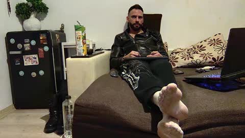 Snapshot of master_roberto333 chatting on December 14, 3:47 pm SIR online show from December 14, 3:47 pm