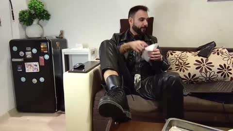 Snapshot of master_roberto333 chatting on January 7, 9:03 pm SIR online show from January 7, 9:03 pm