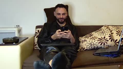 Snapshot of master_roberto333 chatting on February 6, 7:29 pm SIR online show from February 6, 7:29 pm