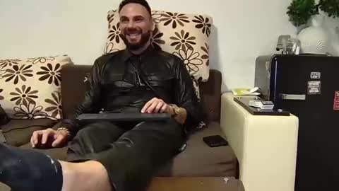 Snapshot of master_roberto333 chatting on February 10, 2:08 am SIR online show from February 10, 2:08 am