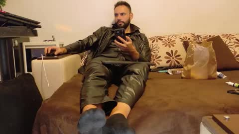 Snapshot of master_roberto333 chatting on October 19, 8:09 pm SIR online show from October 19, 8:09 pm