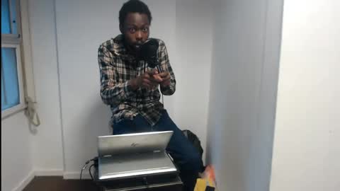 Snapshot of masterdomfuck chatting on February 3, 10:43 pm Masterdomfuck online show from February 3, 10:43 pm