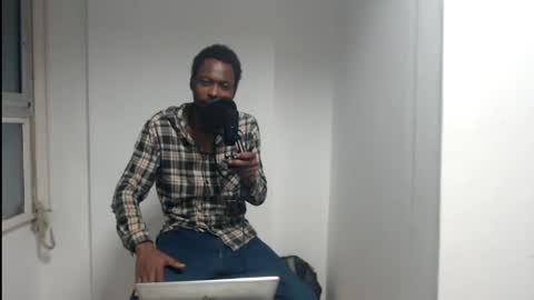 Snapshot of masterdomfuck chatting on February 4, 1:45 am Masterdomfuck online show from February 4, 1:45 am