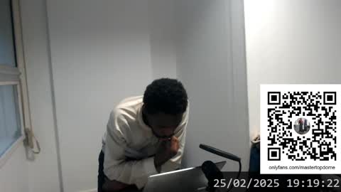 Snapshot of masterdomfuck chatting on February 25, 10:18 pm Masterdomfuck online show from February 25, 10:18 pm