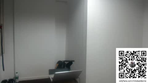 Snapshot of masterdomfuck chatting on September 16, 12:44 am Masterdomfuck online show from September 16, 12:44 am