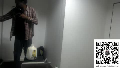 Snapshot of masterdomfuck chatting on October 23, 12:21 am Masterdomfuck online show from October 23, 12:21 am