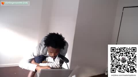 Snapshot of masterdomfuck chatting on November 26, 10:27 am Masterdomfuck online show from November 26, 10:27 am