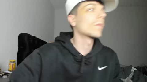 Snapshot of masterjizz1_0 chatting on December 18, 5:15 am masterjizz1_0 online show from December 18, 5:15 am