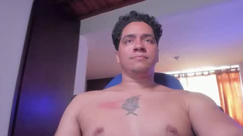 Snapshot of masterjuanc chatting on October 23, 8:40 pm Juan Independent Model online show from October 23, 8:40 pm