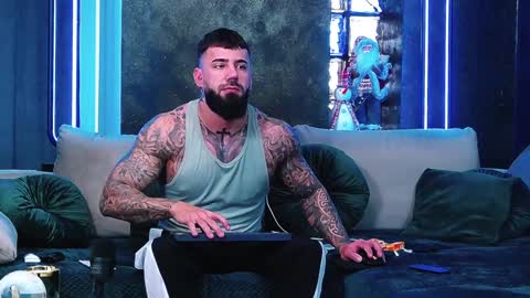 masterkingofmuscle online show from December 11, 8:47 am