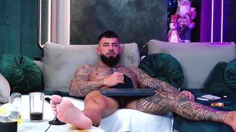 masterkingofmuscle online show from December 17, 3:39 pm