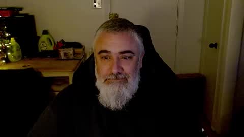 Snapshot of mastermcgirt chatting on December 21, 5:36 am Dave online show from December 21, 5:36 am