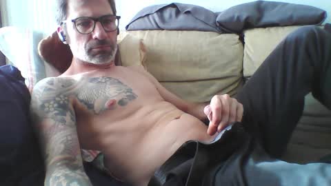 Snapshot of masterp17 chatting on January 12, 2:52 pm Master P online show from January 12, 2:52 pm