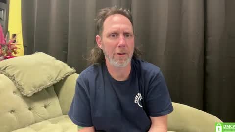 Snapshot of matchingtracksuits chatting on January 2, 8:13 pm Jer and Kel online show from January 2, 8:13 pm