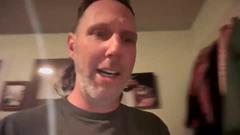 Snapshot of matchingtracksuits chatting on February 12, 4:33 pm Jer and Kel online show from February 12, 4:33 pm