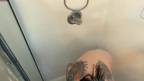 Snapshot of matchingtracksuits chatting on September 15, 3:45 pm Jer and Kel online show from September 15, 3:45 pm