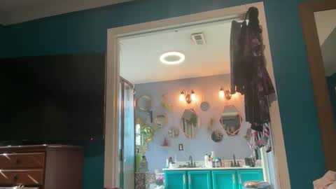 Snapshot of matchingtracksuits chatting on November 28, 4:42 pm Jer and Kel online show from November 28, 4:42 pm