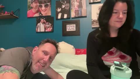 Snapshot of matchingtracksuits chatting on December 1, 4:56 pm Jer and Kel online show from December 1, 4:56 pm