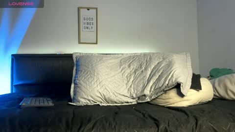 Mateo Baer online show from March 27, 2:50 am