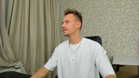 MateoBenjamin online show from December 14, 1:06 am