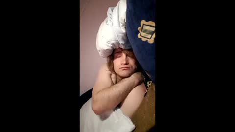 Snapshot of mateusz06544630 chatting on December 20, 1:40 pm mateusz06544630 online show from December 20, 1:40 pm