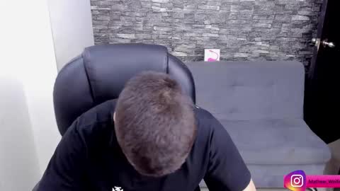 Mathew Independent model online show from February 21, 4:05 pm