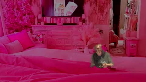 Snapshot of matrixprincess chatting on October 27, 9:30 pm MOLLY MILLS online show from October 27, 9:30 pm