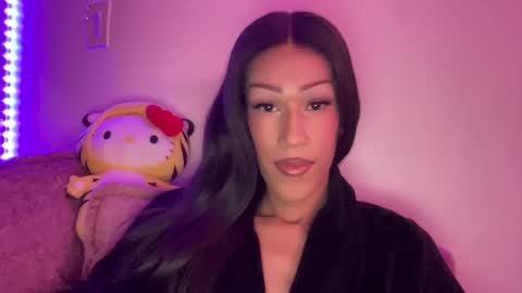 Snapshot of matrixprincess chatting on November 10, 3:49 am MOLLY MILLS online show from November 10, 3:49 am